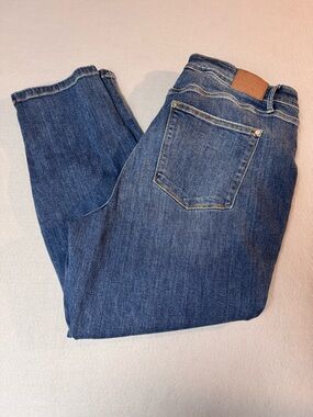 Judy Blue Medium Wash Boyfriend Fit Jeans